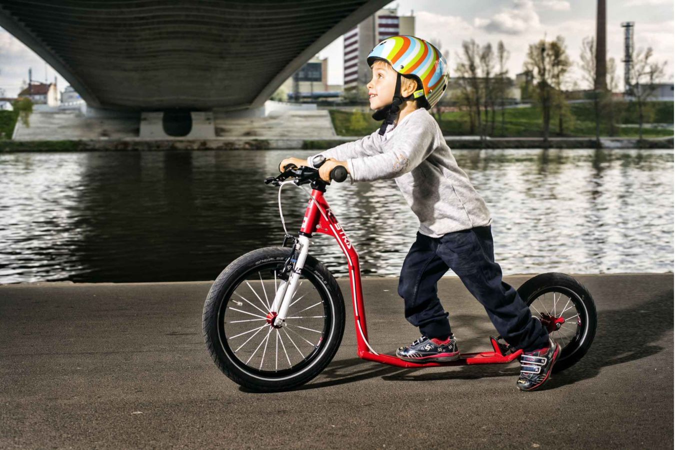 Jak dostat děti ven? Na koloběžce!