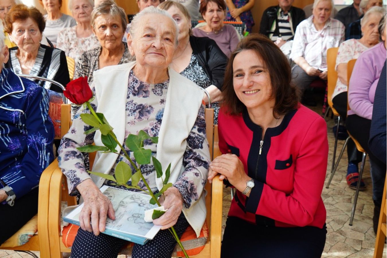 Milan Peroutka zazpíval seniorům písničky od Olympicu. Jak je na tom se zkoušením nového muzikálu?