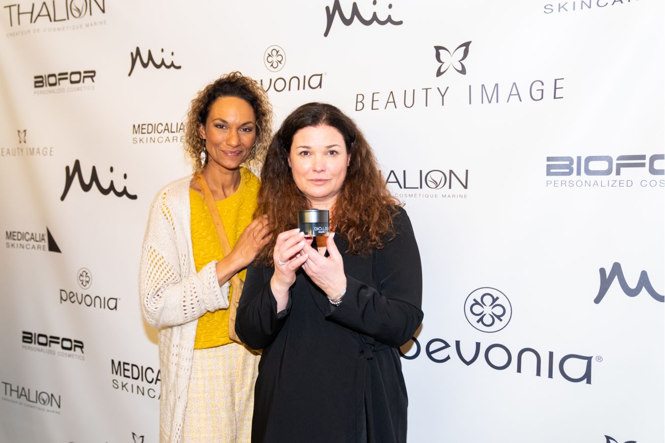 Známé české ženy v čele s Martinou Preissovou si nenechaly ujít představení jarních kosmetických novinek BeautySense