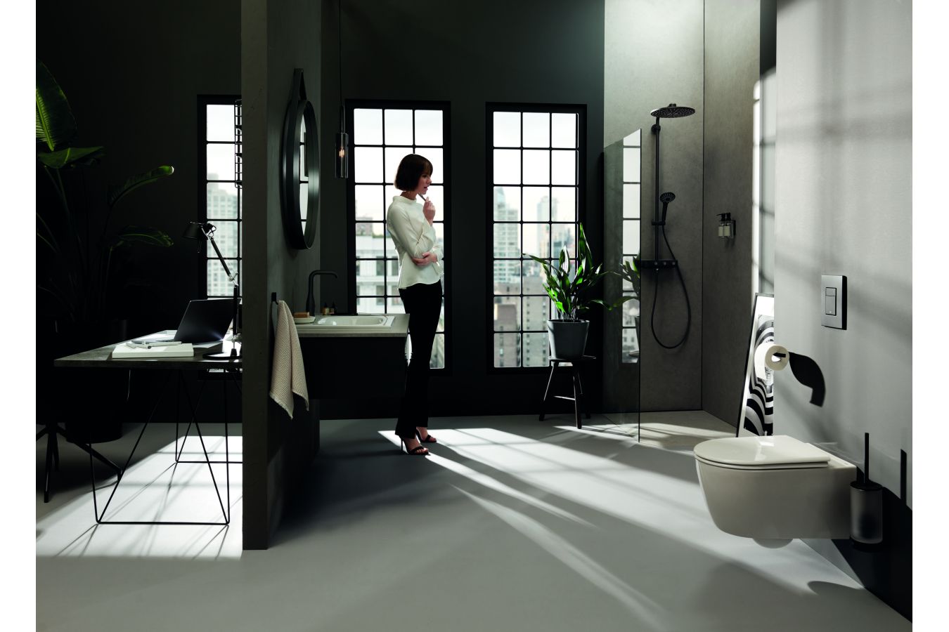 Černá je nový chrom – elegantní povrchová úprava proniká do koupelny