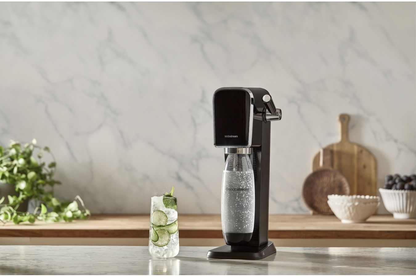 Bublinky jako součást oslavy: Slavnostní koktejly s perlivou vodou pro silvestrovský večer