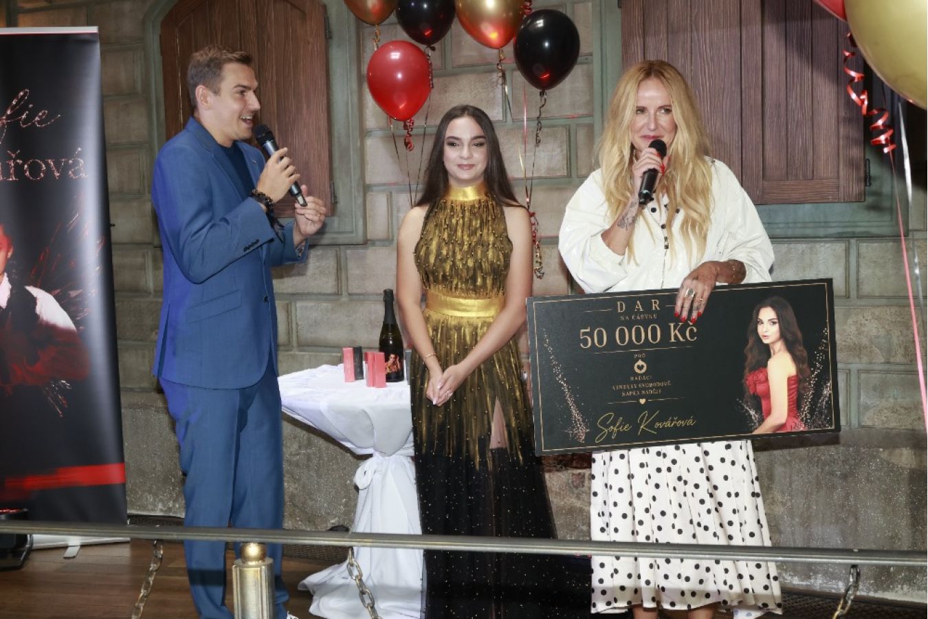Sofie Kovářová slaví debutový parfém Lyric a zároveň pomáhá – Kapce naděje věnovala 50 tisíc korun