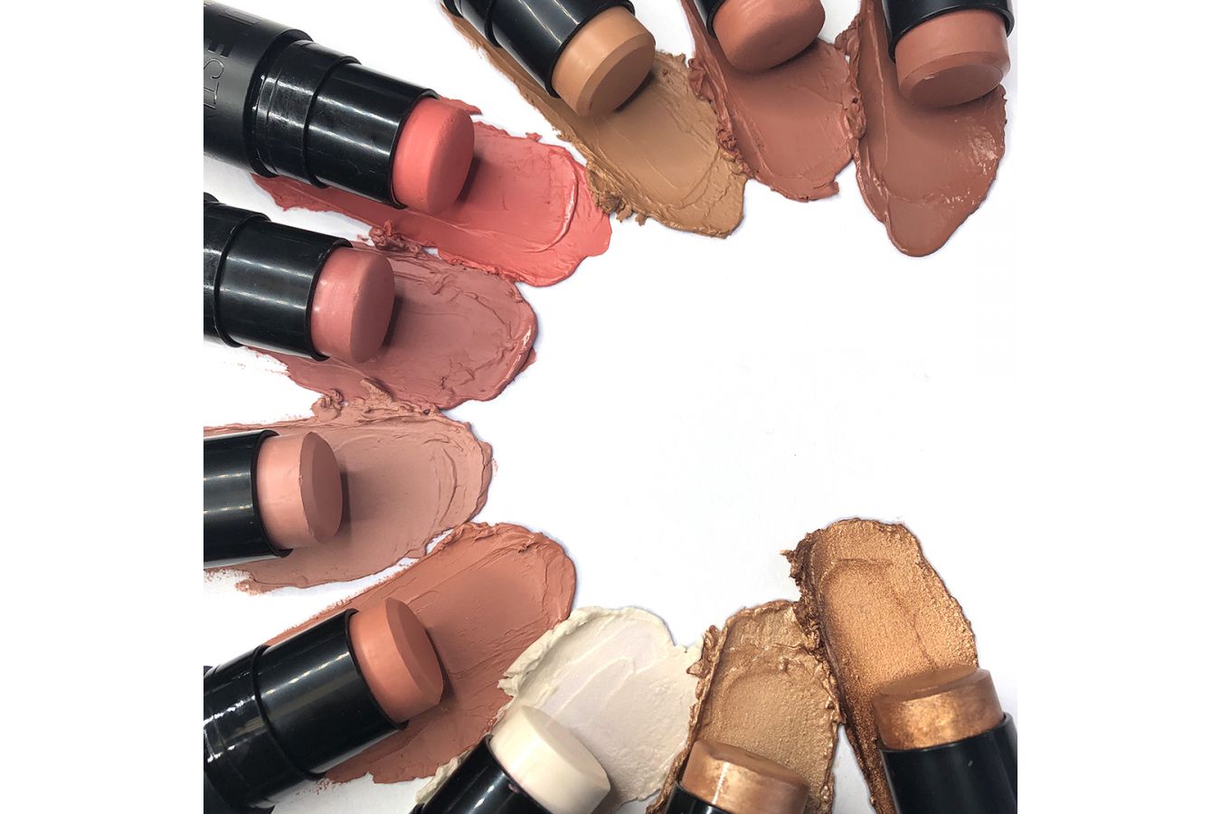 Nudies All Over Face Color od Nudestix: Stvořeno pro letní makeup